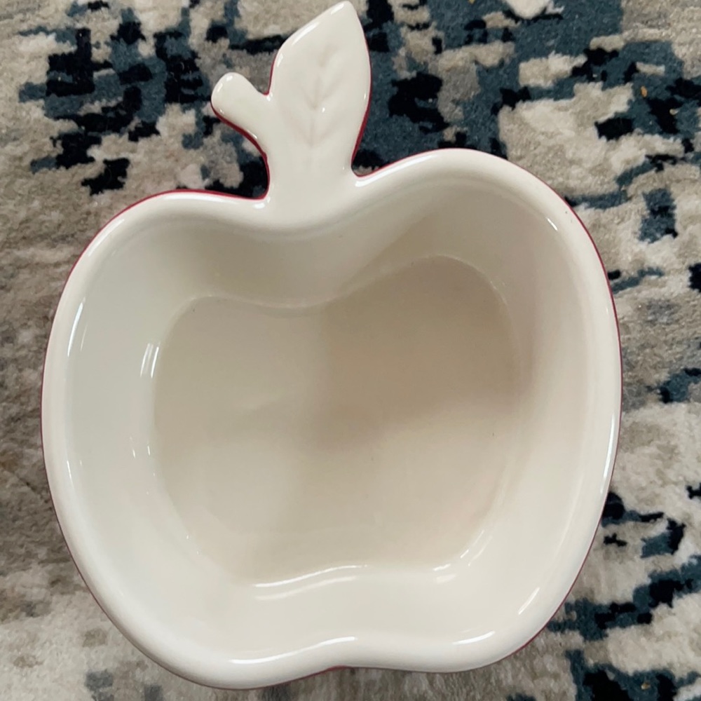 Chantal apple bowl